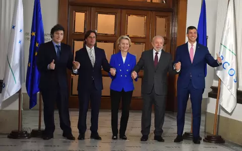 La presidenta de la Comisi�n Europea, Ursula von der Leyen, junto a los mandatarios del pa�ses miembros del Mercosur.
