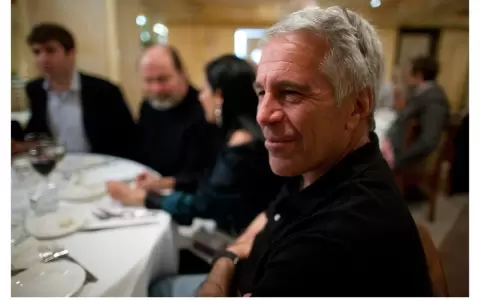 Esta imagen, sin fecha ni ubicaci�n, publicada por los dem�cratas del Comit� de Supervisi�n de la C�mara de Representantes muestra a Jeffrey Epstein.
