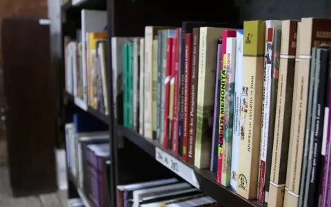 Libros de la Biblioteca P�blica de la Literatura Paraguaya Contempor�nea.