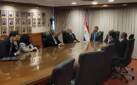 Santiago Pe�a con ministros de la Corte.