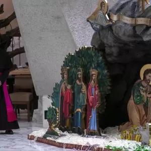 El Vaticano celebra la Navidad con árbol, pesebre y misas solemnes