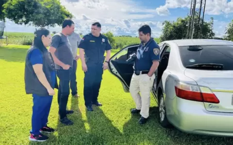 El autom�vil donde fue encontrada la ni�a.