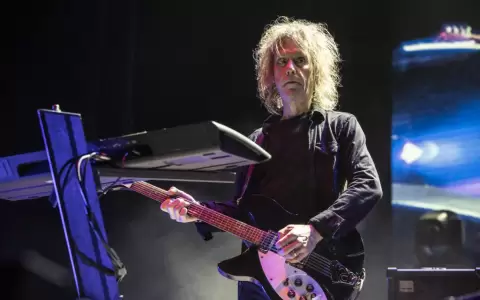 Perry Bamonte de The Cure se presenta en el Anfiteatro North Island el 20 de mayo de 2023 en Chula Vista, California.