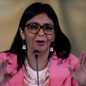 Delcy Rodr�guez reafirma que Maduro sigue siendo presidente y denuncia una agresi�n extranjera