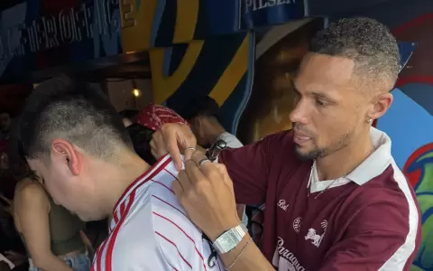 Kieran Gibbs en Paraguay: f�tbol, vor� vor� y solidaridad