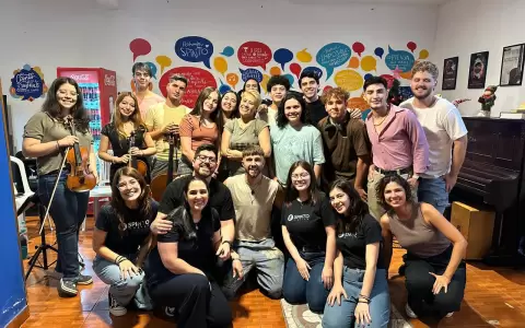 Benja Torres junto al ensamble Spinto.