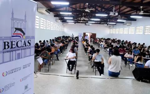 Examen de ingreso para acceder a las Becas de Gobierno financiado por Itaip�.