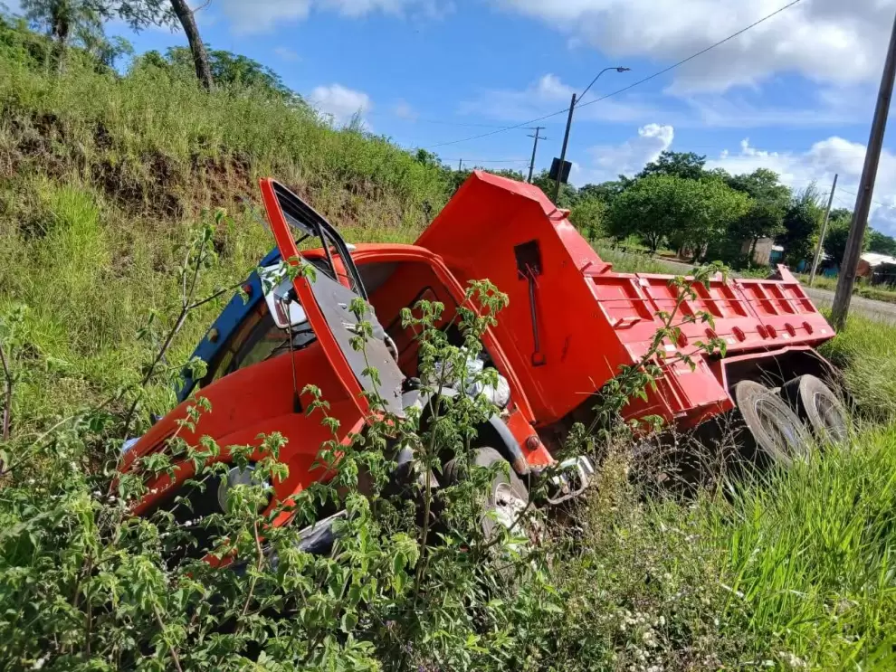 Un accidente de tr�nsito ocurri� este jueves a las 09:00 en la peligrosa rotonda de T�llez Cu�, sobre la Ruta PY08. Foto: X