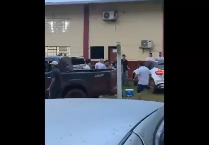 Festejo por la llegada del A�o Nuevo termin� en enfrentamientos y golpes es Puerto Irala.