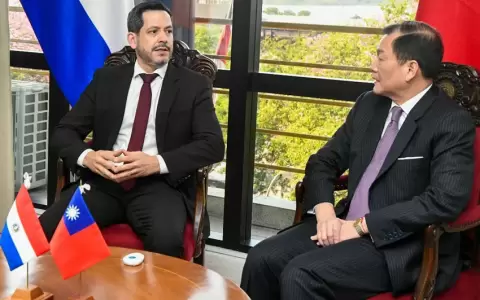 Ra�l Latorres, presidente de la C�mara de Diputados y Jos� Chih-Cheng Han, embajador de la Rep�blica de China (Taiw�n).