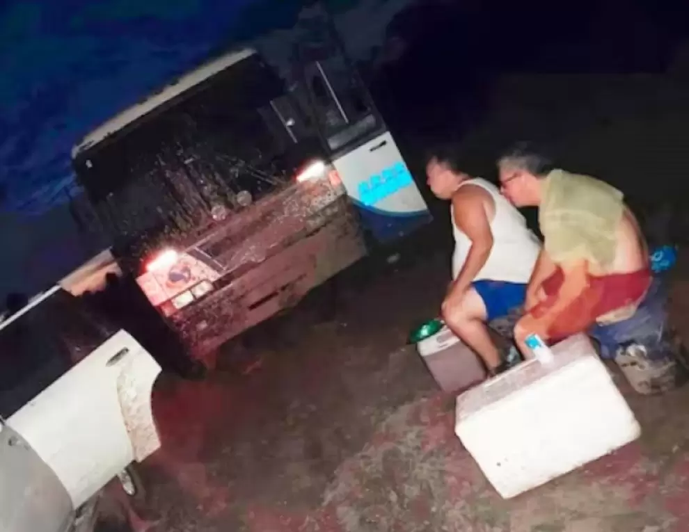 Choferes pasaron Año Nuevo entre barro y mosquitos por mal estado de la ruta en Fuerte Olimpo.