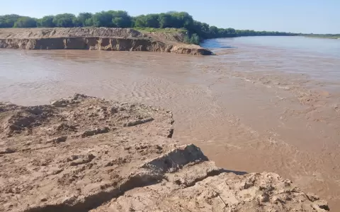 El caudal ya se escurre por el cauce del r�o y beneficia a las comunidades ribere�as.