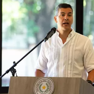 Pe�a visit� a Cartes en el sanatorio: "Tenemos Horacio Cartes para rato"