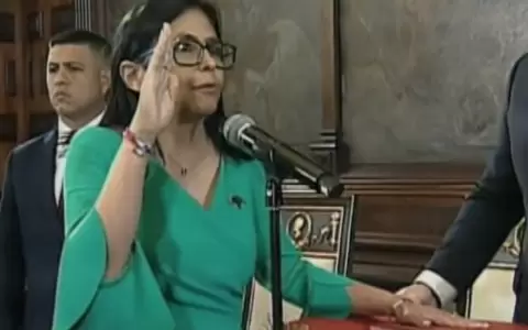 Delcy Rodr�guez  es investida como presidenta encargada de Venezuela.