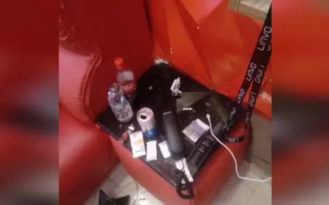Elementos hallados en la habitaci�n donde falleci� el joven dentro del motel en Ciudad del Este.