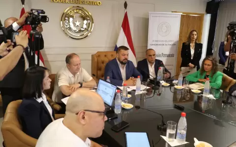 Comisi�n Permanente se re�ne con ministros de Econom�a y equipo.