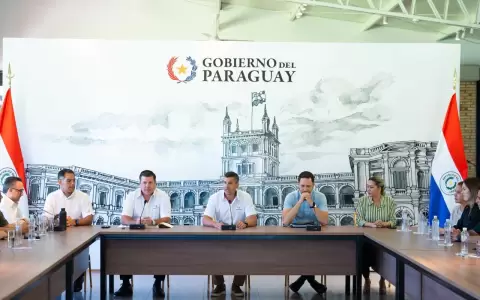 El presidente Santiago Pe�a firm� el decreto que pone en marcha el FONAMIPYMES.