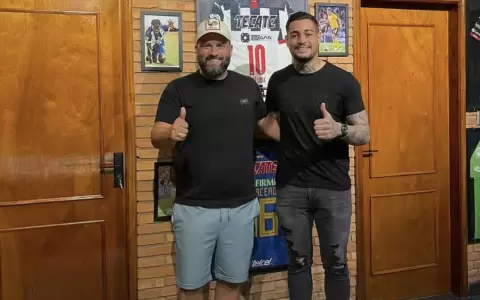 El representante Lucas Domenech (izq) y el arquero Jean Fernandes (der).