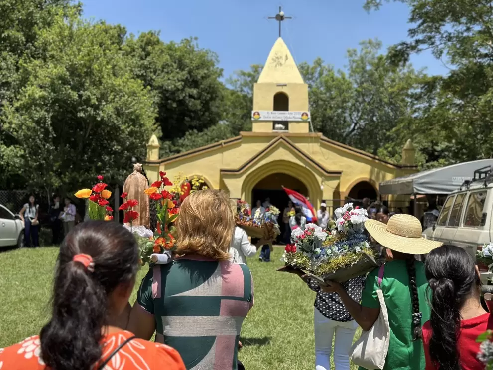 Procesión a la capilla San Blas de la Compañía Rosado, distrito de Tobatí.