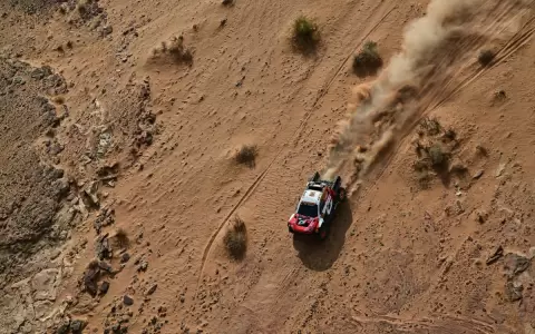 Henk Lategan gana la cuarta etapa del Dakar y se coloca l�der