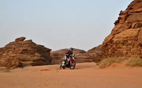 Tosha Schareina repite triunfo y lidera el Dakar en motos