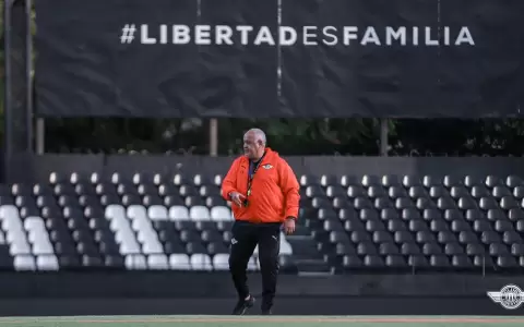 Francisco "Chiqui" Arce, entrenador de Libertad, tiene en carpeta a dos futbolistas que interesaron a Olimpia.