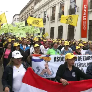 Docentes confirman que no comenzar�n las clases si avanza la reforma de la Caja Fiscal sin cambios