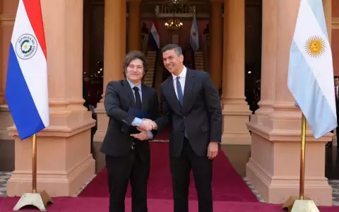 Javier Milei, presidente de Argentina y Santiago Pe�a, presidente de Paraguay.