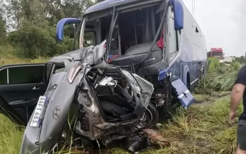 Colisi�n entre �mnibus y camioneta deja un fallecido en General Elizardo Aquino, San Pedro.