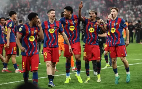 Barcelona vuelve a consagrarse campe�n de la Supercopa de Espa�a ante Real Madrid