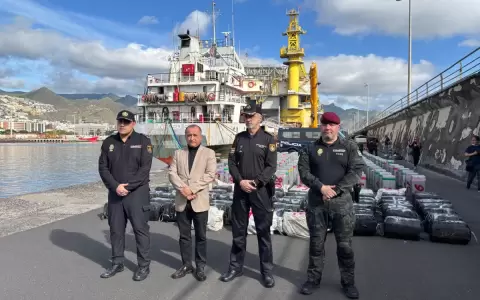 Polic�a espa�ola incauta casi 10 toneladas de coca�na en carguero que parti� de Brasil