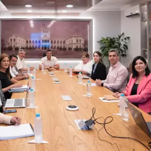 Pe�a evalu� con el MEC el avance de la entrega de kits escolares y obras en infraestructura educativa