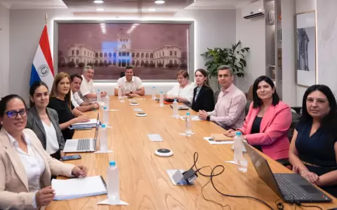 Reuni�n de trabajo de Pe�a con ministro de Educaci�n y equipo.