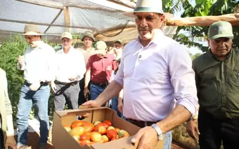 Ministro del MAG.
