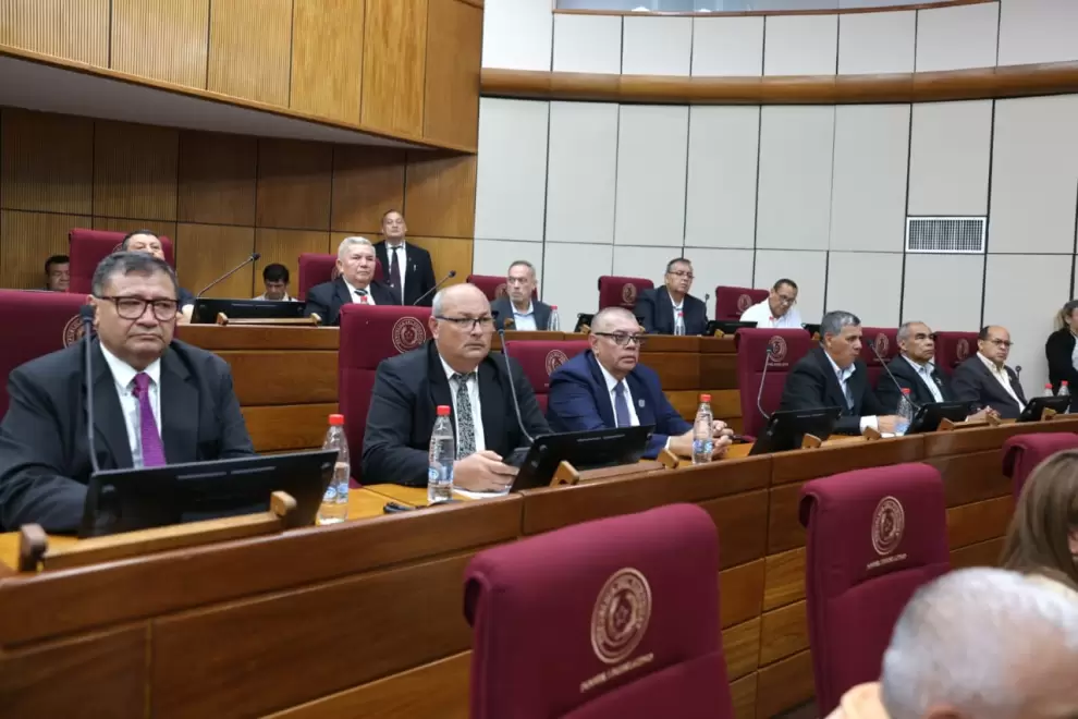 Sub oficiales retirados en Comisión Permanente del Congreso.