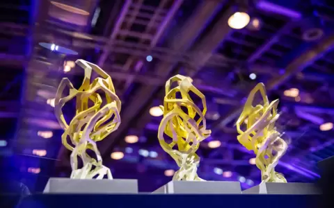 Trofeo del S+T+Arts Prize 2026.
