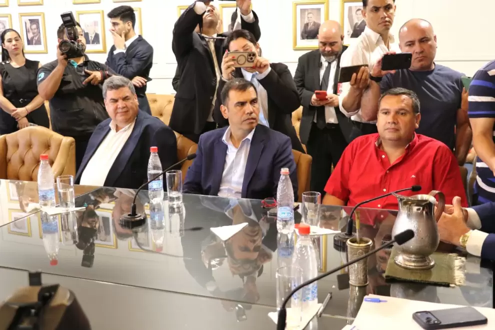 Reuni�n de legisladores de Honor Colorado con Camilo P�rez.