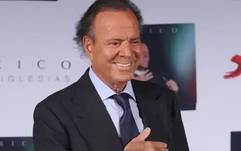 Julio Iglesias.