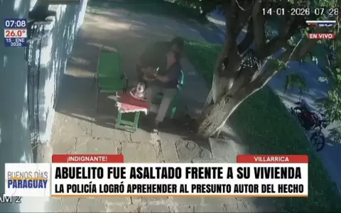 El hombre estaba tomando terer� frente a su vivienda cuando ocurri� el hecho.