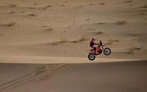 Luciano Benavides se pone l�der en motos, Howes gana la 11� etapa