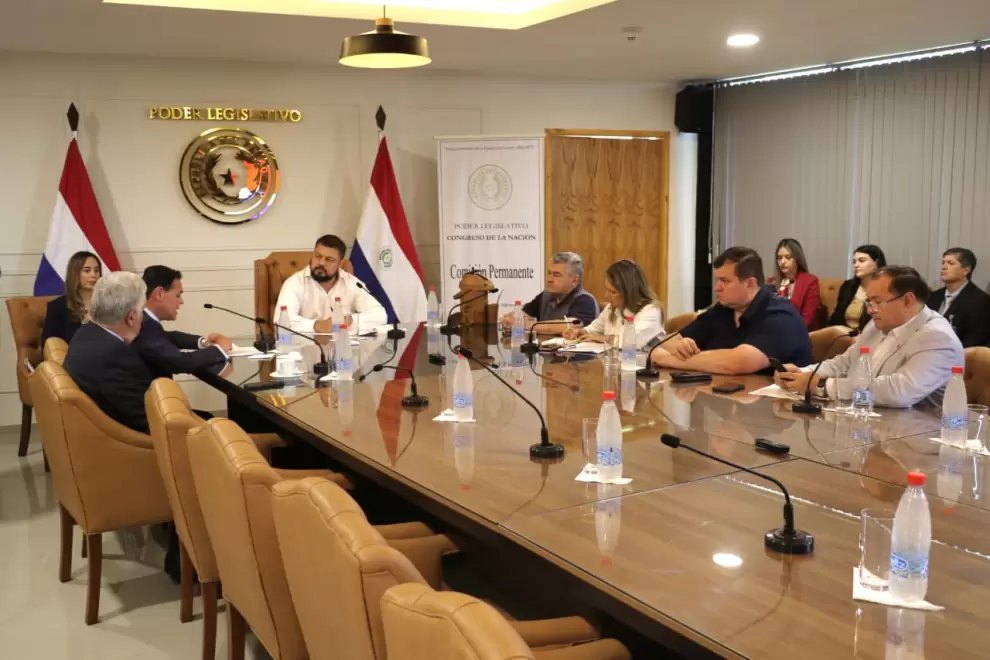 Canciller Rub�n Ram�rez Lezcano comparece ante la Comisi�n Permanente.