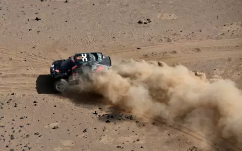 Nani Roma recupera tiempo en el Dakar, pero Al-Attiyah conserva el liderato