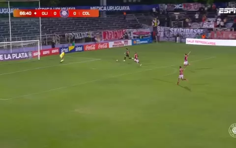 La inmejorable chance que desperdici� Adri�n Alcaraz ante Colo-Colo