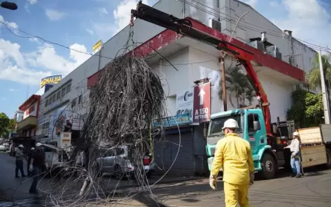 Trabajos de cableado de la ANDE.
