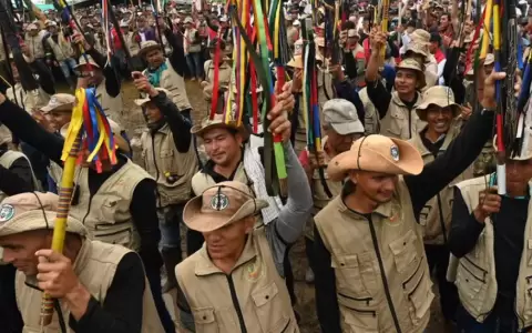 Disidentes de las FARC asisten a una reuni�n con comunidades locales en San Vicente del Cagu�n, departamento del Caquet� (16.04.2023).