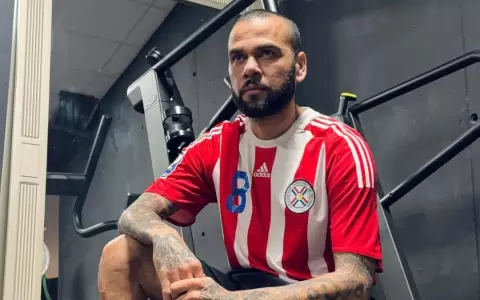 Dani Alves.