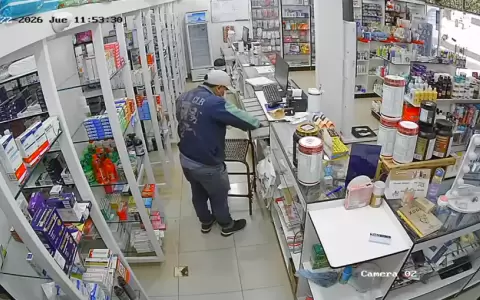 Asalto a farmacia de Minga Guaz�.