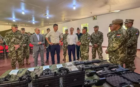 Presidente Santiago Pe�a en el acto de Apertura de Curso con el 7� Grupo de Fuerza.