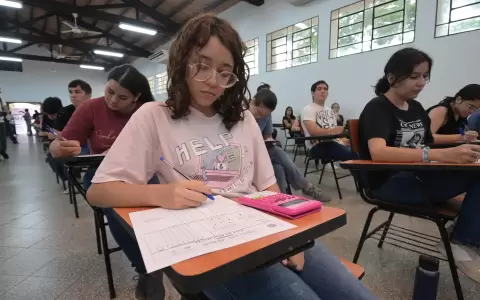 Los postulantes deber�n presentarse exclusivamente en el local elegido durante la inscripci�n electr�nica, sin posibilidad de cambios de sede.