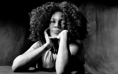 Macy Gray.